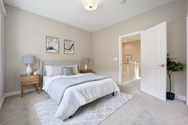 Building Photo - 492 Tyndall St