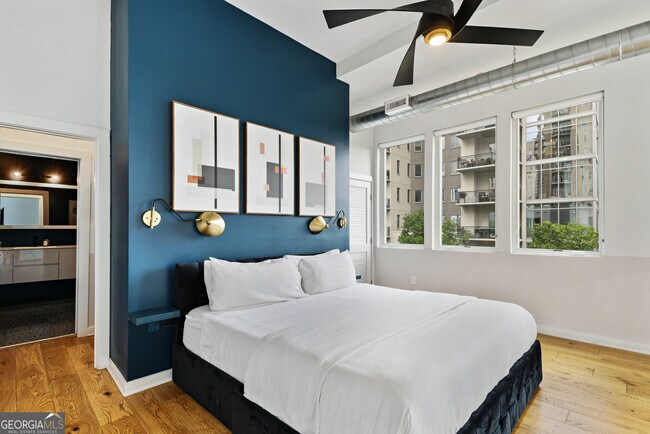 Building Photo - 208 12th St NE