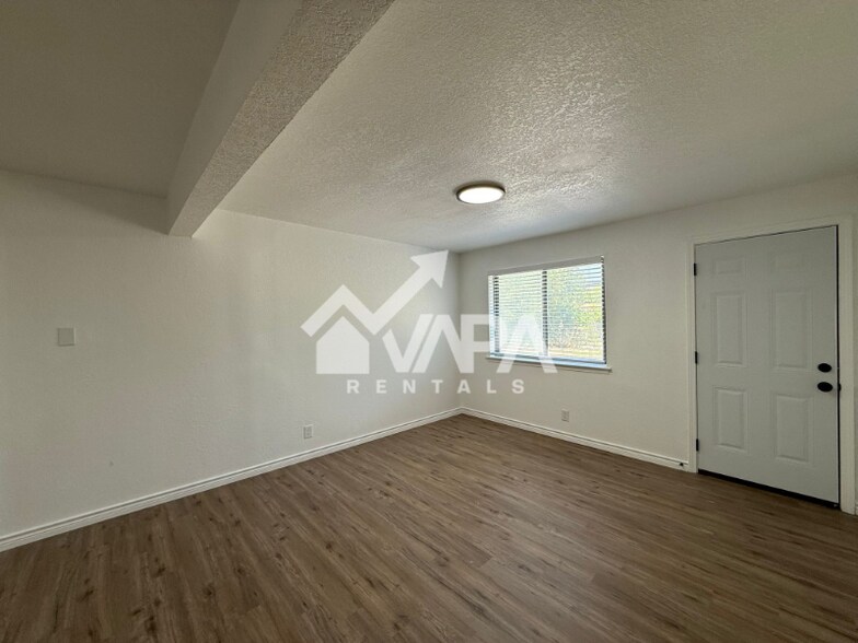 Building Photo - 551 Bertetti Dr