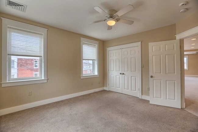 Building Photo - 353 W King St