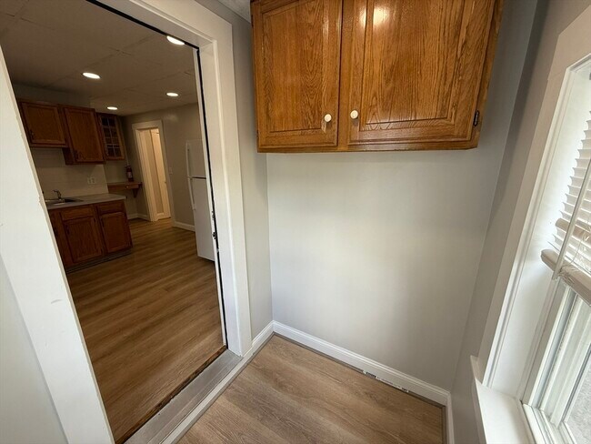 Building Photo - 63 Holten St