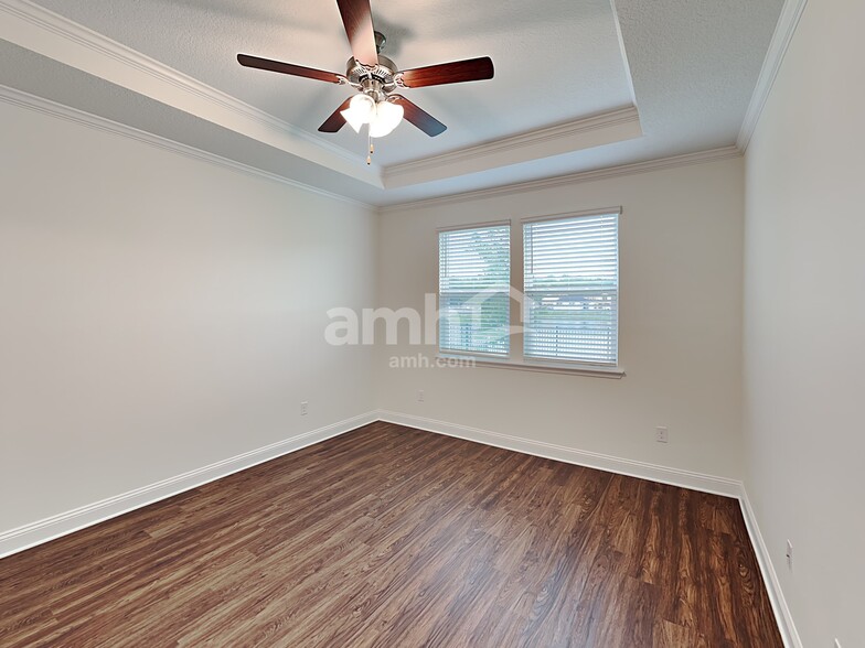 Building Photo - 12 S Forest Creek Dr