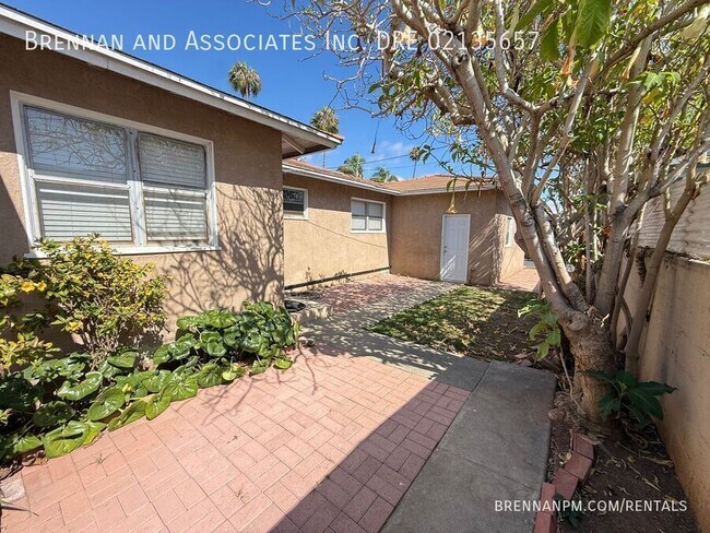 Building Photo - 456 Davidson-#B