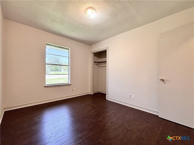 Building Photo - 209 Prairie Ave