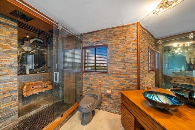 Building Photo - 1701 Sunset Harbour Dr