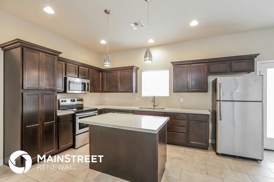 Building Photo - 2000 N 36th St