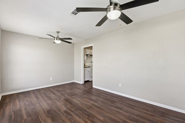 Building Photo - 3120 Royal St