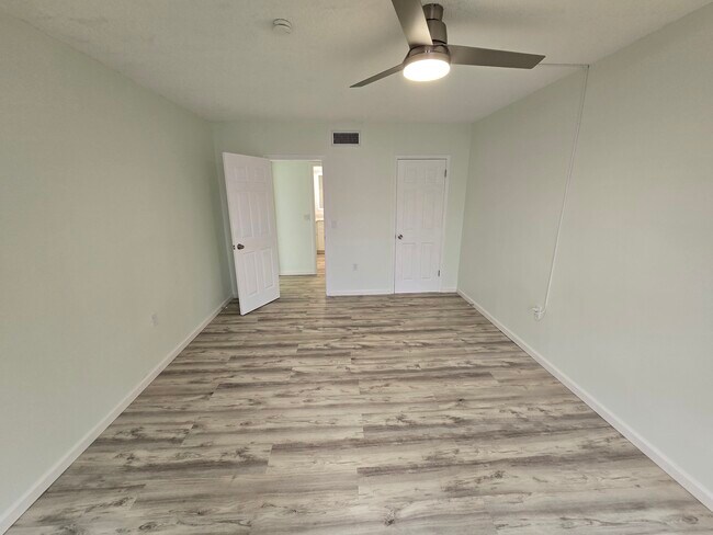 Building Photo - 10215 Regal Dr