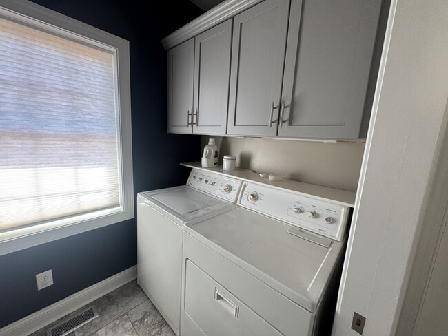 Building Photo - 118 Captains Ln