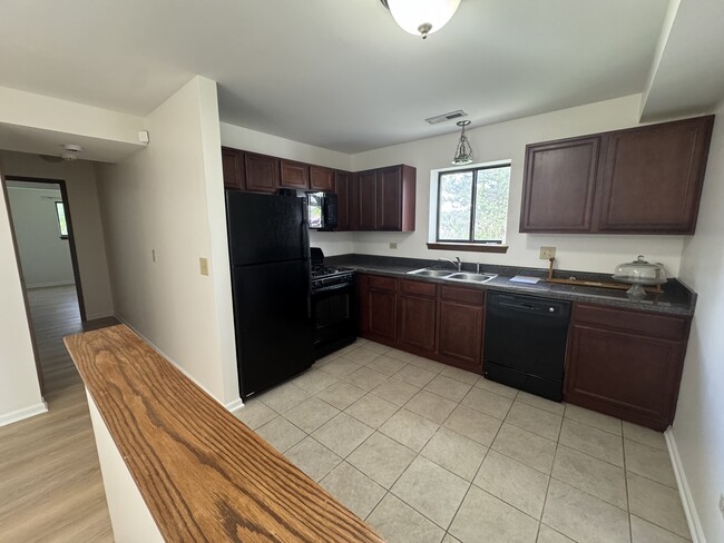 Building Photo - 2238 Abbeywood Dr