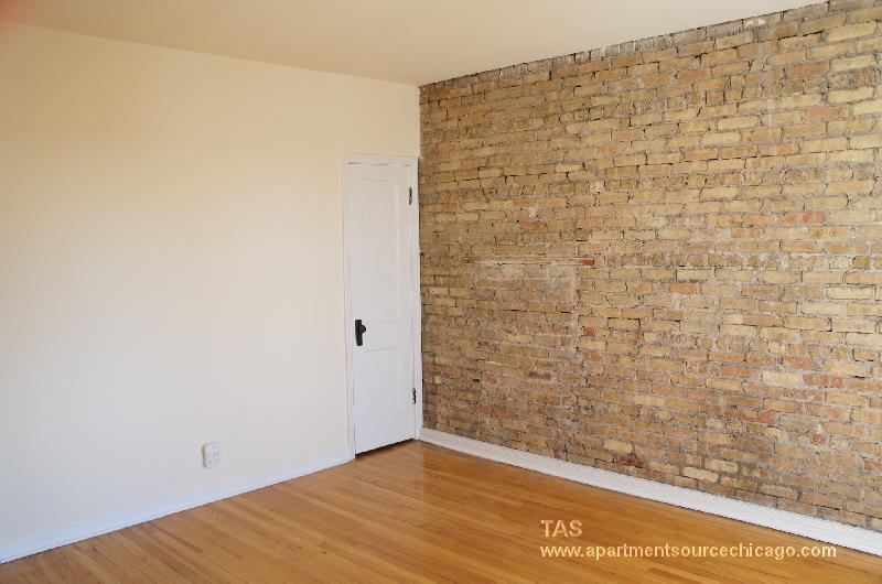 Building Photo - 3046 W Wellington Ave