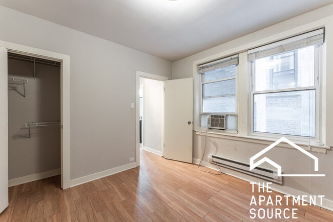 Building Photo - 511 W Belmont Ave
