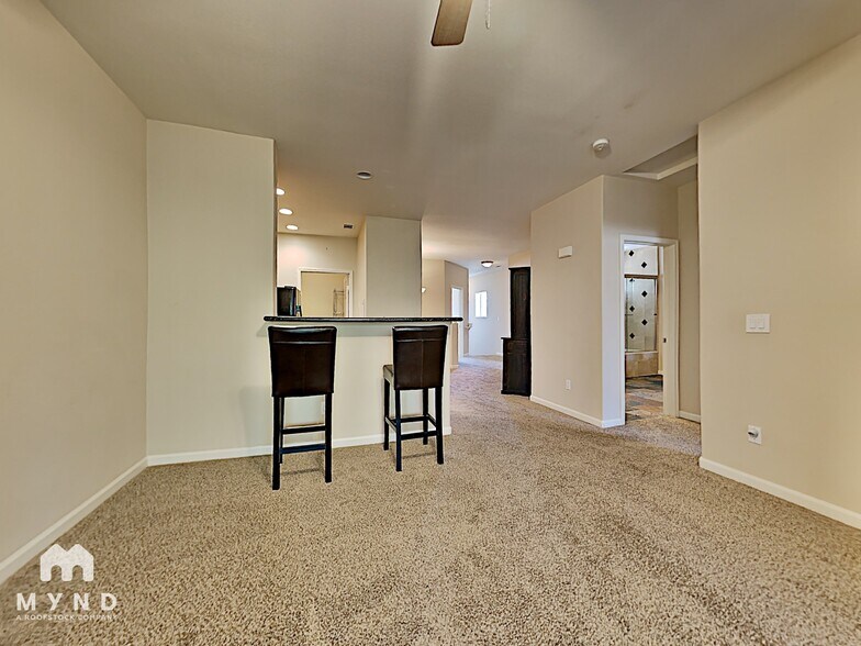 Building Photo - 900 S Meadows Pkwy