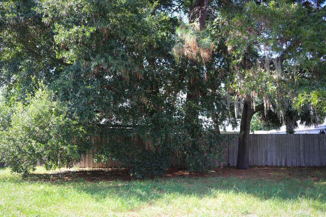 Building Photo - 2958 Bermuda Ave S