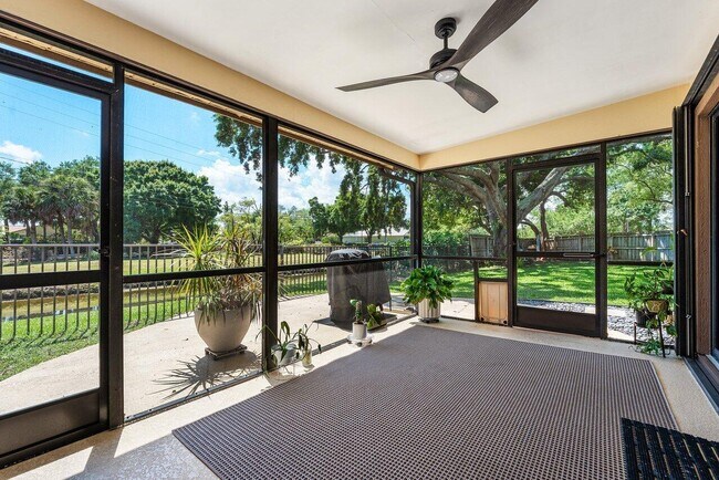 Building Photo - 1048 Raintree Dr