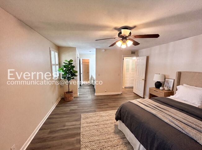 Building Photo - 2-Bed/2-Bath Home/Available Now!
