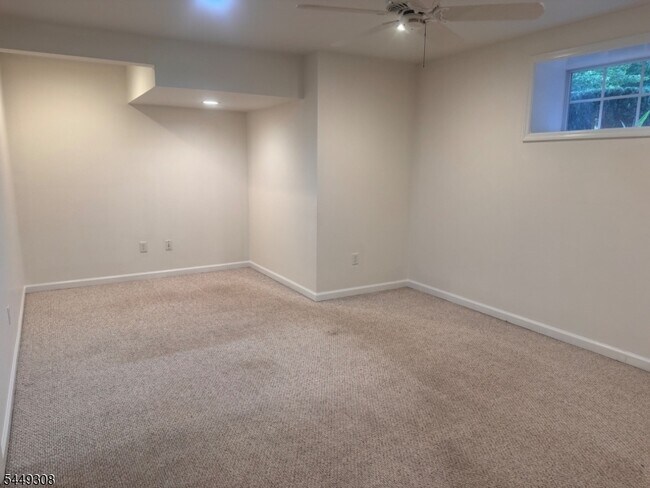 Building Photo - 32 Chesterfield Ct