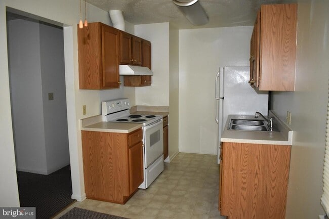 Building Photo - 5986 Broad St