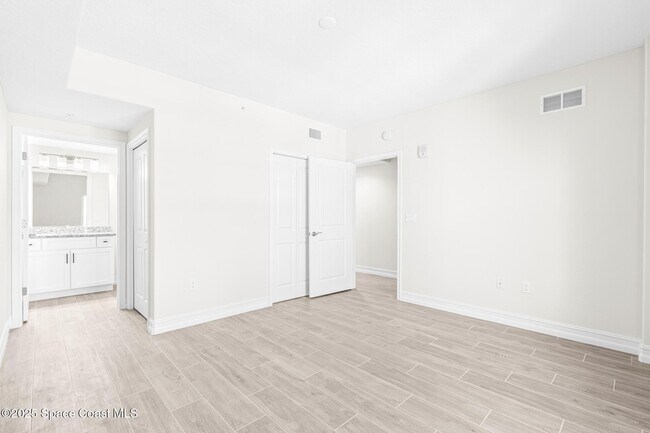 Building Photo - 1805 Riverside Dr