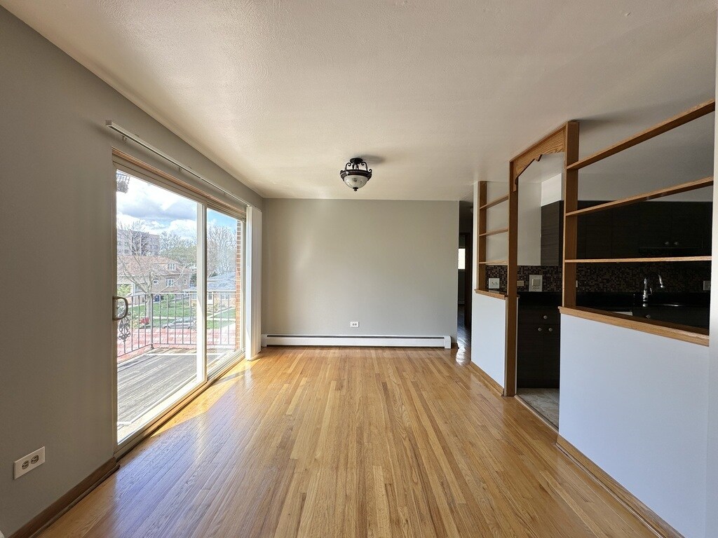 Building Photo - 1639 Oakwood Ave