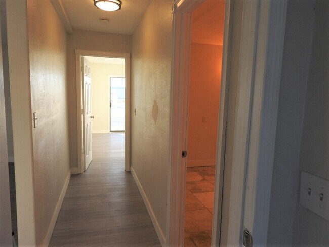 Building Photo - 2220 W Bell Vista Ave