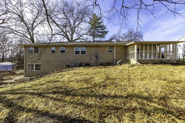 Building Photo - 340 Crown Point