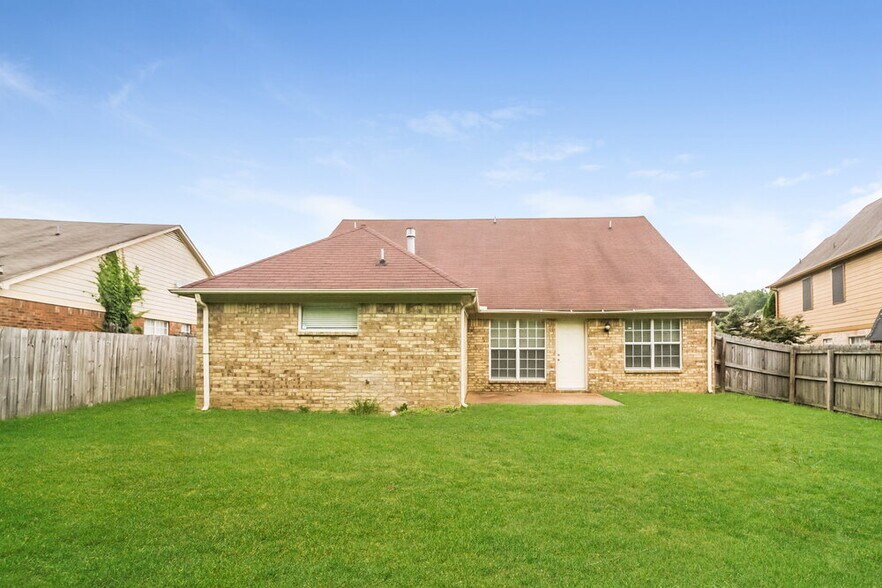 Building Photo - 1401 Carlton Ridge Dr