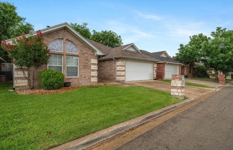 Building Photo - 1715 Sully Ct