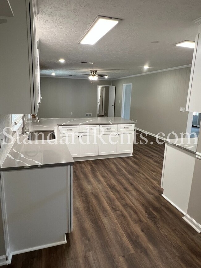 Building Photo - 4072 Plantation Dr