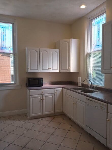 Kitchen - 532 Pine St