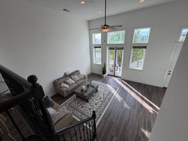 Building Photo - 3 Bedroom | 2.5 Bathroom | Crocker Village House