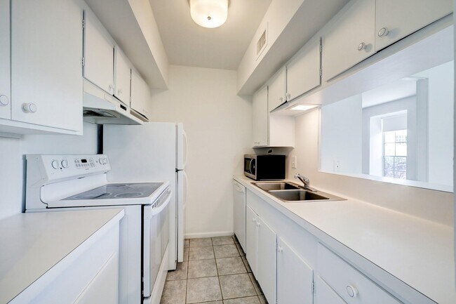 Building Photo - 5353 Institute Ln