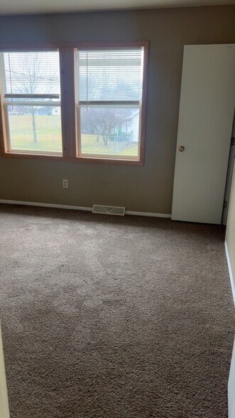 Building Photo - 803 Zollinger Rd