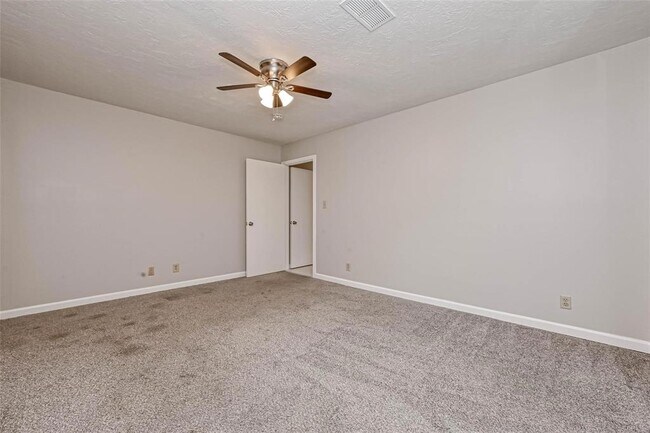 Building Photo - 26414 Maplewood Dr