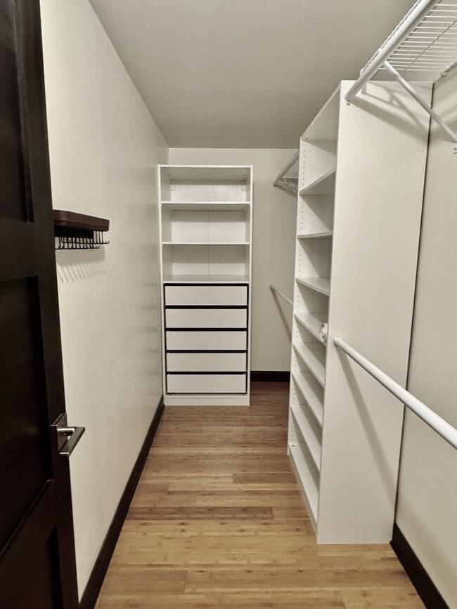 Building Photo - 5160 Orchard Crest