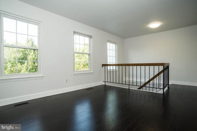 Building Photo - 3335 Oakshade Ct