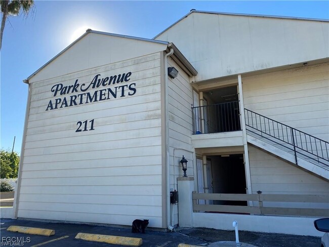 Primary Photo - 211 Park Ave