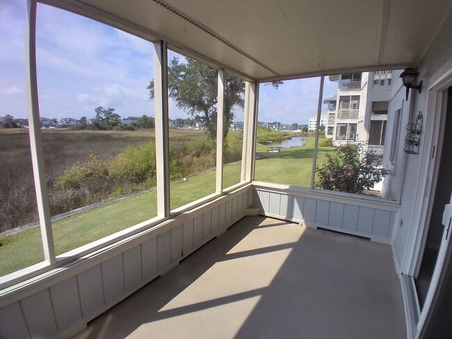 Building Photo - First Floor, 1 Bedroom, 1 Bath Condo with ...