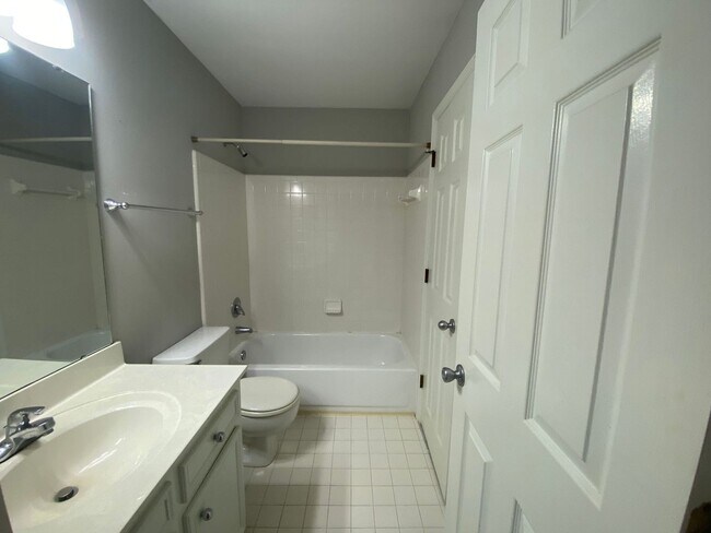 Building Photo - Great Location with a River View!