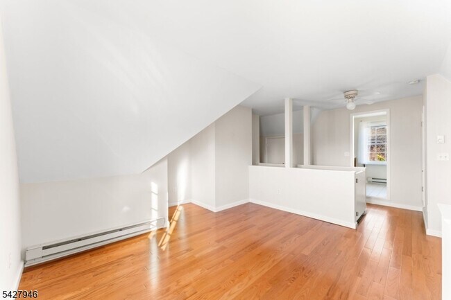 Building Photo - 57 Pomander Walk