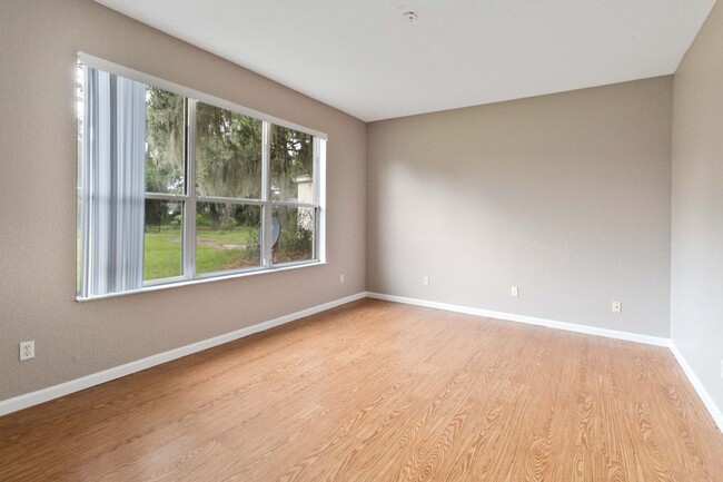 Building Photo - Nice 3/2 with Bonus Room in Oak Hammock Pr...