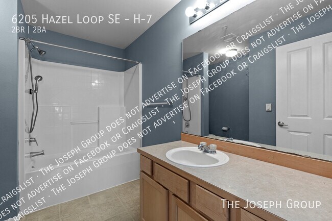 Building Photo - 6205 Hazel Loop SE