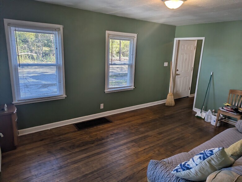 Building Photo - 4081 Clifton Ave