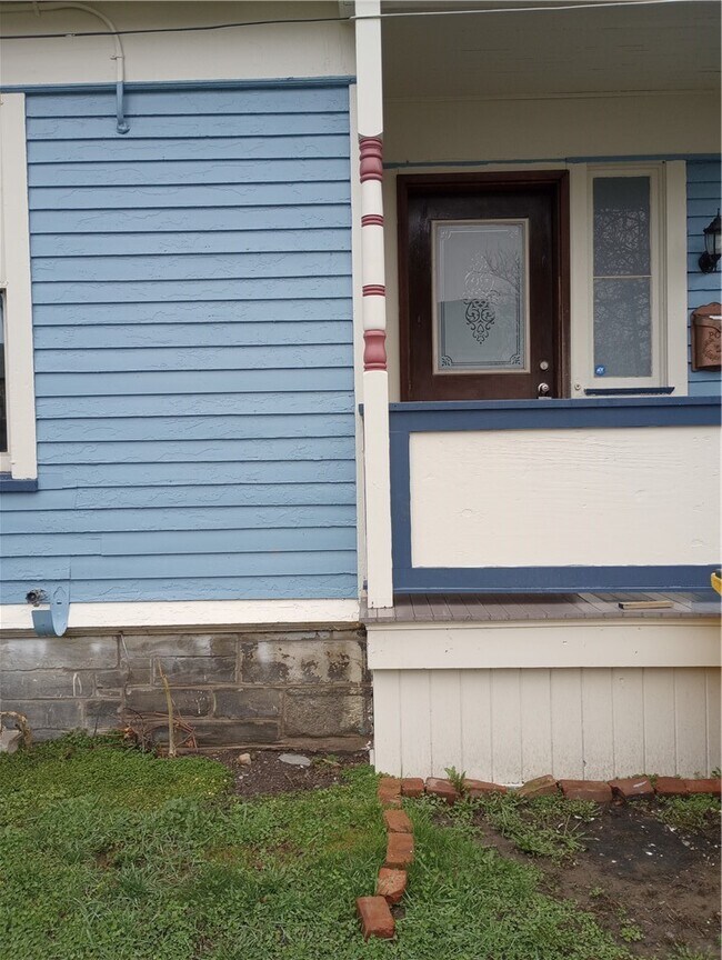 Building Photo - 364 W Gray St