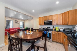 Building Photo - 5 BED/2 BATH ON CALUMET ST. FOR 9/1/2026 WITH CENTRAL AIR