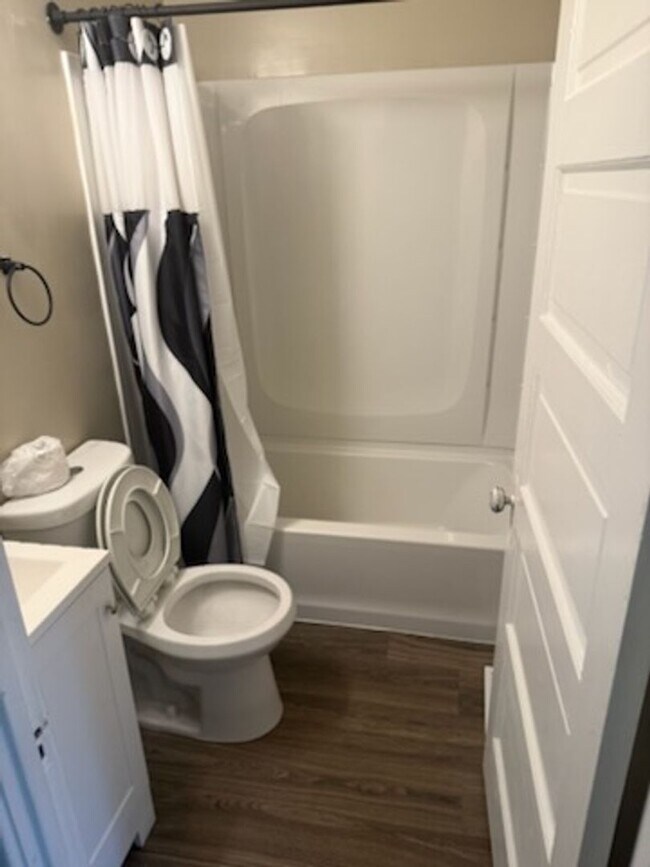 Building Photo - 4195 W 22nd St