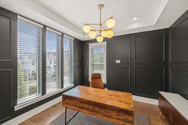 Building Photo - Luxury Living Just Minutes from Downtown Nashville