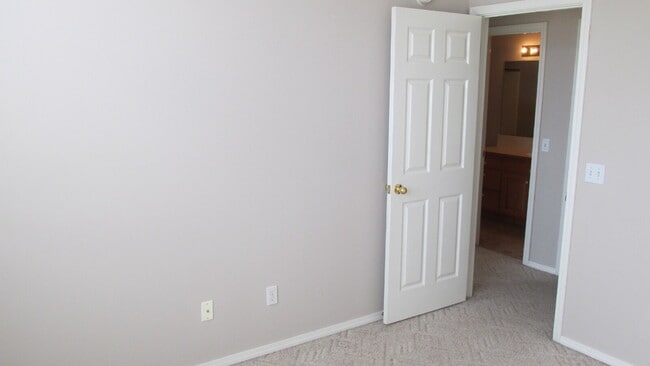 Building Photo - 1902 SW Spruce Rd