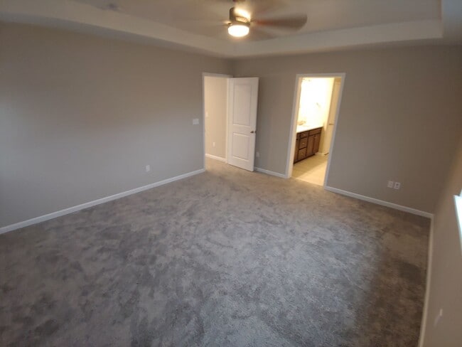 Building Photo - Gorgeous 4 Bed 3.5 Bath in Fantastic Location