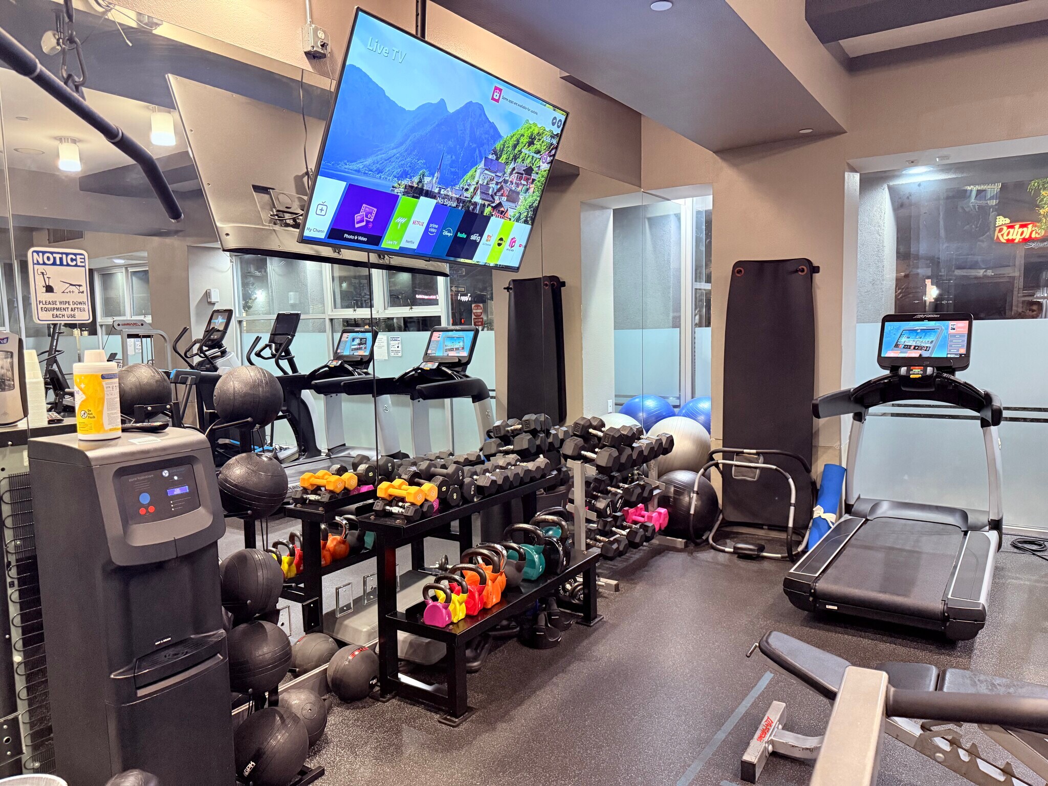 Building Photo - 101 Market St